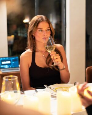 Stefania Liberakakis Instagram - Gisteravond een top dinner gehad met deze leuke meiden🤍

Thanks @zadigvoltaire @it_agency for the invite🤍

 #dinner
 #girsnight 
 #zadigetvoltaire