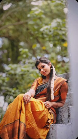 SubhaLakshmi R Instagram - ❤️‍🔥Dhavani potta 🕊️Maina✨
#trendingnow#insta#réel#subinairr#fyp#tamilsong  @subi_nairr