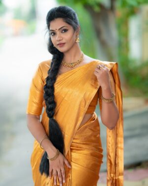 SubhaLakshmi R Instagram - ✨♥️தமிழ் மகனின் 💎பொன்னே சிலையே👑✨

#homely#look#vintagestyle#kerala#mallugram#photogram#like#comment#share#subinairr#fyp @subi_nairr