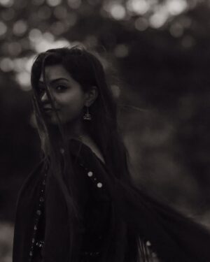 SubhaLakshmi R Instagram - ✨En uyirai izhuthaai🫴🏻🖤

#insta#photo#blacklove#fyp#subinairr#like