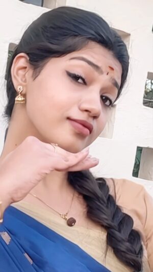 SubhaLakshmi R Instagram - 🤭Mamanuku 🤜🏻kotttu🫨🫨

#nofilter#insta#réel#tamilsonglover#mallugram#subinairr#fyp#trend @subi_nairr