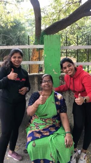 Sumaiya Naaz Instagram - “Fitsio on Street”we met a tailor akka struggling with severe trap and shoulder pain. We helped relieve her stiffness and taught her a few stretches. But more than the treatment, it was the trust, care, and time we shared that truly touched her. In the end, we didn’t just ease her pain we made her smile.

#FitsioOnStreet #PhysiotherapyOnTheGo #BackPainRelief #PainManagement #CommunityWellness #MuscleSpasmRelief #StreetPhysio #HealingHands #MovementMatters