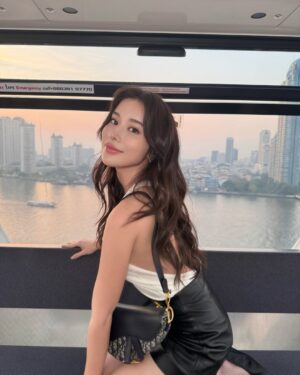 Supassra Thanachat Instagram - 🎪让胡思乱想滚蛋吧♪✰💘💭

@Dior
 #DiorAW25 ✨