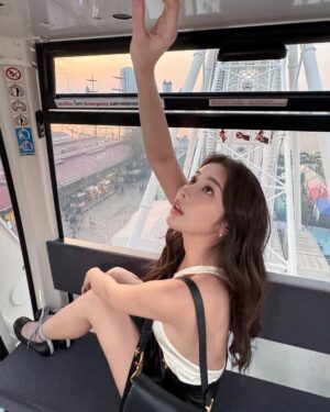 Supassra Thanachat Instagram - 🎪让胡思乱想滚蛋吧♪✰💘💭

@Dior
 #DiorAW25 ✨