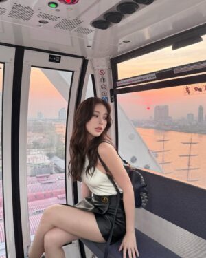 Supassra Thanachat Instagram - 🎪让胡思乱想滚蛋吧♪✰💘💭

@Dior
 #DiorAW25 ✨