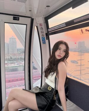 Supassra Thanachat Instagram - 🎪让胡思乱想滚蛋吧♪✰💘💭

@Dior
 #DiorAW25 ✨