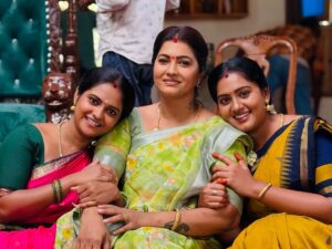 Swetha Vijay Instagram - “US” தமிழ்💕சாவிதிரி ❤️மலர் 💞
Let’s celebrate 300 th Episode of சின்னமருமகள்😍🧿

#chinnamarumagal #vijaytv #vijaytvserial