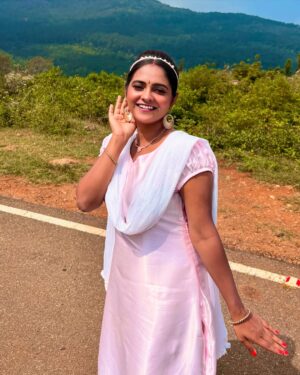 Swetha Vijay Instagram - 𝐇𝐚𝐩𝐩𝐲 𝐈𝐧𝐝𝐫𝐮 𝐌𝐮𝐝𝐡𝐚𝐥 𝐇𝐚𝐩𝐩𝐲𝐲𝐲 𝐍𝐞𝐰 𝐲𝐞𝐚𝐫 𝟐𝟎𝟐𝟓✨

#krvijaya #60s #vintage #chinnamarumagal #vijaytv #vijaytvserial