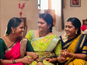 Swetha Vijay Instagram - “US” தமிழ்💕சாவிதிரி ❤️மலர் 💞
Let’s celebrate 300 th Episode of சின்னமருமகள்😍🧿

#chinnamarumagal #vijaytv #vijaytvserial