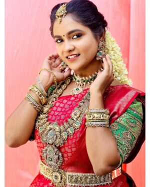 Swetha Vijay Instagram - எனக்கு கல்யாணம்❤️

Mua @jaanumakeoverartistry 
Costume @mokshe_rental_destination 
Jewellery @chennai_jazz 

#chinnamarumagal #vijaytv #vijaytvserial