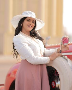 Swetha Vijay Instagram - English “புறா”🕊️

MUA : @kaviyaartistry_off 
Costume : @miya_designers 
Photography: @ruban_photography_7