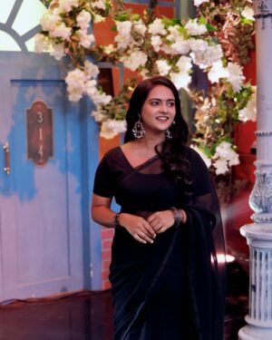Swetha Vijay Instagram - HAPPY DIWALI 🪔May the Festival of Lights brighten your path to a prosperous Future ✨

Mua: @muthugokila_artistry 
Costume: @mokshe_rental_destination 
 
#chinnamarumagal #vijaytv #diwalicelebration #diwali2024