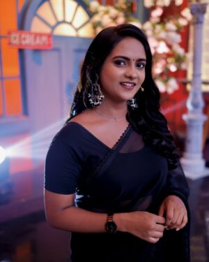 Swetha Vijay Instagram - HAPPY DIWALI 🪔May the Festival of Lights brighten your path to a prosperous Future ✨

Mua: @muthugokila_artistry 
Costume: @mokshe_rental_destination 
 
#chinnamarumagal #vijaytv #diwalicelebration #diwali2024