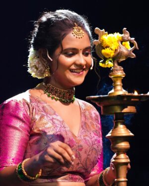 Swetha Vijay Instagram - தென்கிழக்கு தேன் சிட்டு 🌸

Mua: @jiyamakeupartistry 
Costume: @_same_pinch 
Hairstylist: @mani_stylist_ 
Jewel: @mokshe_bridal_jewellery
