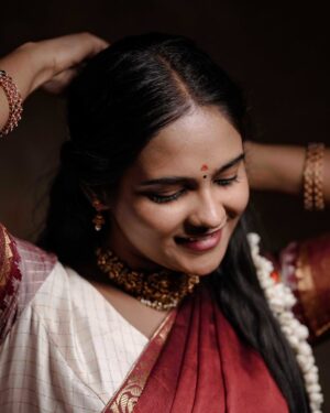 Swetha Vijay Instagram - Me as a “சமத்து பொண்ணு “❤️

Mua : @swetha.officiall 🙈Athu naney 😜
Outfit: @_same_pinch 
Jewel: @mokshe_bridal_jewellery 
Photography: @thuruvanphotography 
Hairdo : @chanz_makeup_artist 

#vijaytv #vijatvserial #chinnamarumagal #madurai #vijaynavarathirikondattam