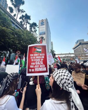 Syifa Hadju Instagram - From the river to the sea!🇵🇸
#SaveGaza
