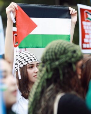 Syifa Hadju Instagram - From the river to the sea!🇵🇸
#SaveGaza