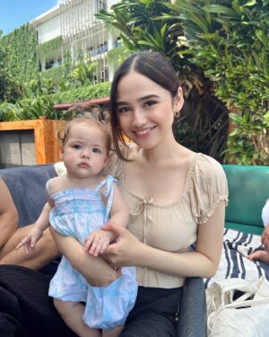 Syifa Hadju Instagram - Baby Kamarii🩷🌸🍓 @jennifercoppenreal20 @dali.wassink