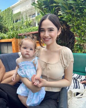 Syifa Hadju Instagram - Baby Kamarii🩷🌸🍓 @jennifercoppenreal20 @dali.wassink