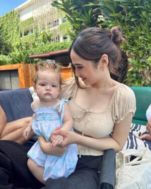 Syifa Hadju Instagram - Baby Kamarii🩷🌸🍓 @jennifercoppenreal20 @dali.wassink