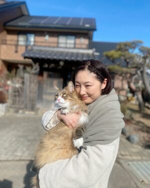 Takako Tokiwa Instagram - Eテレ「おとな時間研究所」

松本で「箒作り」させてもらいました✨

#米澤ほうき工房 
#日本橋三越で催事中♫
#喫茶まるも 
#松本を訪れたら必ず行くカフェ
#かごあみどり松本 
#かわいい💕 

#米澤ほうき工房 さんの
#ネコちゃん 
#完全に「無」になってて
#たまらん❤️ 
#癒し 

#皆様ありがとうございました