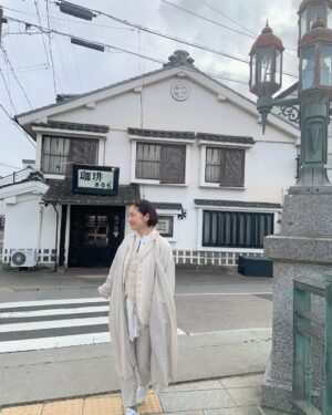 Takako Tokiwa Instagram - Eテレ「おとな時間研究所」

松本で「箒作り」させてもらいました✨

#米澤ほうき工房 
#日本橋三越で催事中♫
#喫茶まるも 
#松本を訪れたら必ず行くカフェ
#かごあみどり松本 
#かわいい💕 

#米澤ほうき工房 さんの
#ネコちゃん 
#完全に「無」になってて
#たまらん❤️ 
#癒し 

#皆様ありがとうございました