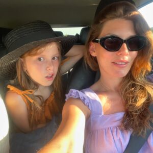 Tamara Dragičević Instagram - Danas je mojoj carici, micki i snazi divan dan🥳☀️🥰
Moja prva ljubav😍