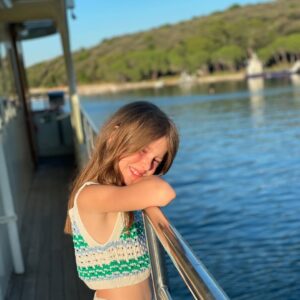 Tamara Dragičević Instagram - Danas je mojoj carici, micki i snazi divan dan🥳☀️🥰
Moja prva ljubav😍