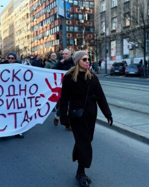 Tamara Dragičević Instagram - ❤️
Glumci uz studente! 
❤️
Zivela pozorista
❤️
@atelje212