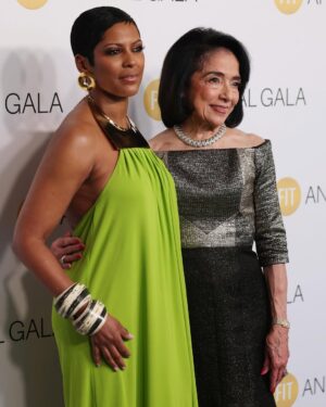 Tamron Hall Instagram - A NYC night like no other. Celebrating the legacy of Dr. Joyce F.Brown at @fitnyc  It was wonderful to celebrate Dr. Brown along side another groundbreaking woman @fernmallis!  Dress @michaelkors  Hair @johnnywright220  Face @mxma.music