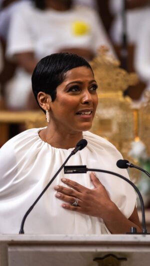 Tamron Hall Instagram - The power of women supporting women shines through in every word from our incredible 2025 Women’s Day speaker, @tamronhall! Tamron reminded us that behind every successful woman is an extraordinary alliance of women who believe in her and say “Go Get ‘Em!” Her journey from a single mom’s daughter to renowned talk show host proves what’s possible when women lift each other up. So inspired by her powerful message! 💫 🙌
•••
#WomensDay2025 #WomensHistoryMonth #TamronHall #WomenSupportingWomen #GoGetEm #WomenEmpowerment #Abyssinian #AbyssinianBaptist #Harlem