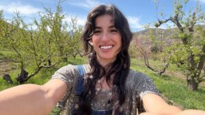 Tania Raymonde Instagram - working on the farm today @bloomranch 🌸