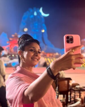 Tanishaa Mukerji Instagram - With Adiyogi for Mahashivratri ! 
Aum Namah Shivay! 🙏🏻

Some snapshots of the night… 

@isha.foundation #Gratitude for this amazing experience @sadhguru 😇😇 #Blessed 
.
.
#mahashivratri #adiyogi #ishafoundation #shivratri #mahadev #blessed #tanishaamukerji