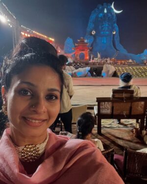 Tanishaa Mukerji Instagram - With Adiyogi for Mahashivratri ! 
Aum Namah Shivay! 🙏🏻

Some snapshots of the night… 

@isha.foundation #Gratitude for this amazing experience @sadhguru 😇😇 #Blessed 
.
.
#mahashivratri #adiyogi #ishafoundation #shivratri #mahadev #blessed #tanishaamukerji