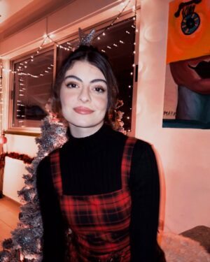 Tara Abboud Instagram - Insert nice nails ❤️🎄