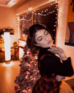 Tara Abboud Instagram - Insert nice nails ❤️🎄