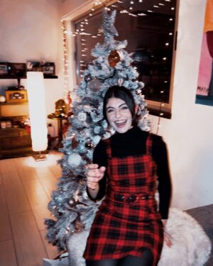 Tara Abboud Instagram - Insert nice nails ❤️🎄