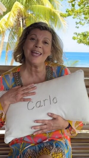 Terelu Campos Instagram - El objeto más especial de Terelu para #Supervivientes 🏝️ es un cojín de su nieto Carlo, su mayor fuente de fuerza 🥹❤️