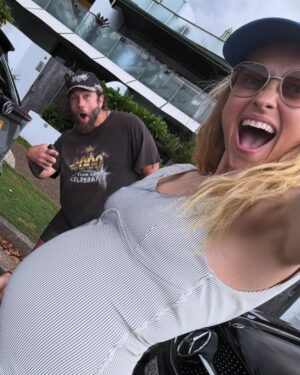 Teresa Palmer Instagram - Our family is expanding 🥹 overwhelmed with gratitude to be welcoming another little one into our lives. Feels like a dream ✨🌈

Listen to me blow Sarah’s mind with this epic surprise out today on @themotherdazepodcast ! 🐞🌼

#cantstopwontstop
#pregnancyannouncement 
#someofyoualreadyguessed
#rainbowbaby🌈
#teamgreenthistime