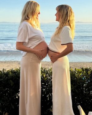 Teresa Palmer Instagram - Our family is expanding 🥹 overwhelmed with gratitude to be welcoming another little one into our lives. Feels like a dream ✨🌈

Listen to me blow Sarah’s mind with this epic surprise out today on @themotherdazepodcast ! 🐞🌼

#cantstopwontstop
#pregnancyannouncement 
#someofyoualreadyguessed
#rainbowbaby🌈
#teamgreenthistime
