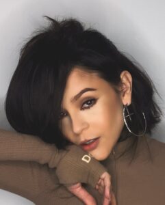 Actress Thiessa Woinbackk HD Photos and Wallpapers April 2025