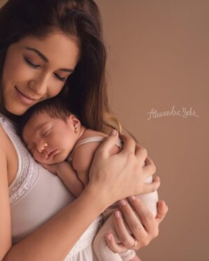 Tilsa Lozano Instagram - Te soñé durante muchos años, te cree en mi mente y gracias al amor de Dios te cree también en mi vientre 🩷🙏 eres una niña dulce, buena inteligente, amorosa, solidaria y podría seguir mencionando todas tus virtudes niña mía ⭐️ acá estoy para ti mi vida hasta mi último respiro siempre mamá estará orgullosa de ti muñeca mía 💖 nunca te olvides que mi amor es incondicional! Gracias por elegirme como tu mamá hace 9 años atrás 🎂 💋