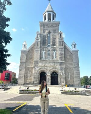 Tilsa Lozano Instagram - ✈️ hay lugares donde uno se queda y lugares que se quedan en uno 🇨🇦
Dumpcito de #canada #dump #trip #travel #momanddaughter