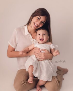Tilsa Lozano Instagram - Te soñé durante muchos años, te cree en mi mente y gracias al amor de Dios te cree también en mi vientre 🩷🙏 eres una niña dulce, buena inteligente, amorosa, solidaria y podría seguir mencionando todas tus virtudes niña mía ⭐️ acá estoy para ti mi vida hasta mi último respiro siempre mamá estará orgullosa de ti muñeca mía 💖 nunca te olvides que mi amor es incondicional! Gracias por elegirme como tu mamá hace 9 años atrás 🎂 💋