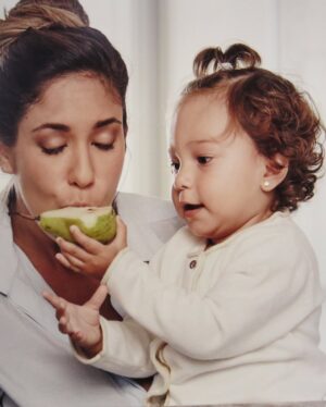 Tilsa Lozano Instagram - Te soñé durante muchos años, te cree en mi mente y gracias al amor de Dios te cree también en mi vientre 🩷🙏 eres una niña dulce, buena inteligente, amorosa, solidaria y podría seguir mencionando todas tus virtudes niña mía ⭐️ acá estoy para ti mi vida hasta mi último respiro siempre mamá estará orgullosa de ti muñeca mía 💖 nunca te olvides que mi amor es incondicional! Gracias por elegirme como tu mamá hace 9 años atrás 🎂 💋