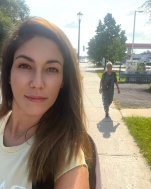 Tilsa Lozano Instagram - ✈️ hay lugares donde uno se queda y lugares que se quedan en uno 🇨🇦
Dumpcito de #canada #dump #trip #travel #momanddaughter