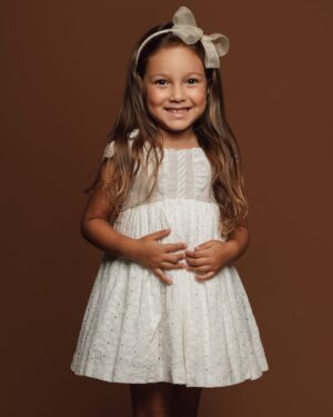 Tilsa Lozano Instagram - Te soñé durante muchos años, te cree en mi mente y gracias al amor de Dios te cree también en mi vientre 🩷🙏 eres una niña dulce, buena inteligente, amorosa, solidaria y podría seguir mencionando todas tus virtudes niña mía ⭐️ acá estoy para ti mi vida hasta mi último respiro siempre mamá estará orgullosa de ti muñeca mía 💖 nunca te olvides que mi amor es incondicional! Gracias por elegirme como tu mamá hace 9 años atrás 🎂 💋