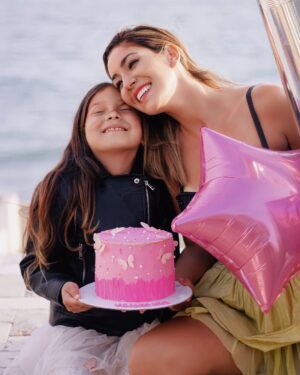 Tilsa Lozano Instagram - Te soñé durante muchos años, te cree en mi mente y gracias al amor de Dios te cree también en mi vientre 🩷🙏 eres una niña dulce, buena inteligente, amorosa, solidaria y podría seguir mencionando todas tus virtudes niña mía ⭐️ acá estoy para ti mi vida hasta mi último respiro siempre mamá estará orgullosa de ti muñeca mía 💖 nunca te olvides que mi amor es incondicional! Gracias por elegirme como tu mamá hace 9 años atrás 🎂 💋