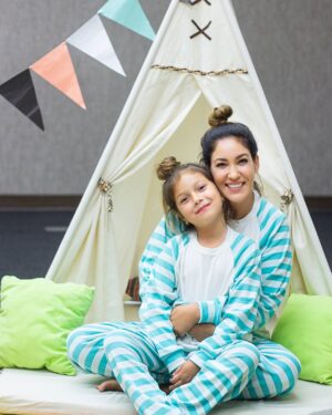 Tilsa Lozano Instagram - Te soñé durante muchos años, te cree en mi mente y gracias al amor de Dios te cree también en mi vientre 🩷🙏 eres una niña dulce, buena inteligente, amorosa, solidaria y podría seguir mencionando todas tus virtudes niña mía ⭐️ acá estoy para ti mi vida hasta mi último respiro siempre mamá estará orgullosa de ti muñeca mía 💖 nunca te olvides que mi amor es incondicional! Gracias por elegirme como tu mamá hace 9 años atrás 🎂 💋