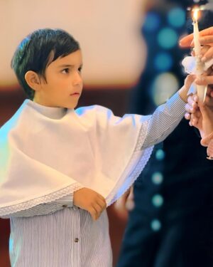 Tilsa Lozano Instagram - Mi angelito 🩵👼 y su bautizo 🙏
Muchos me preguntaron porque tan grande? Porque esperé tanto tiempo ? 
Les cuento que a Massimo le agarró la pandemia muy pequeño,  recién cuando tenia  3 añitos el mundo regresó a la normalidad. Luego teníamos el tema que los padrinos viven fuera del país … y cuando parecía imposible coordinar tiempos, lo logramos 🙌🏻✈️ vino su padrino de 🇦🇷 y su madrina de 🇺🇸 
Este domingo pudimos celebrar juntos, familia y amigos, con la bendición de Dios para nuestro ❣️ Massimo 🥰